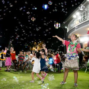 Chụp hình tiệc thôi nôi