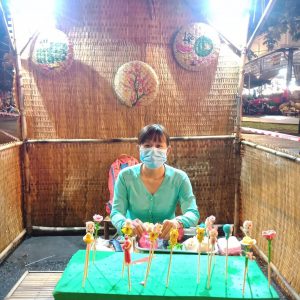 Gian hàng nặn tò he