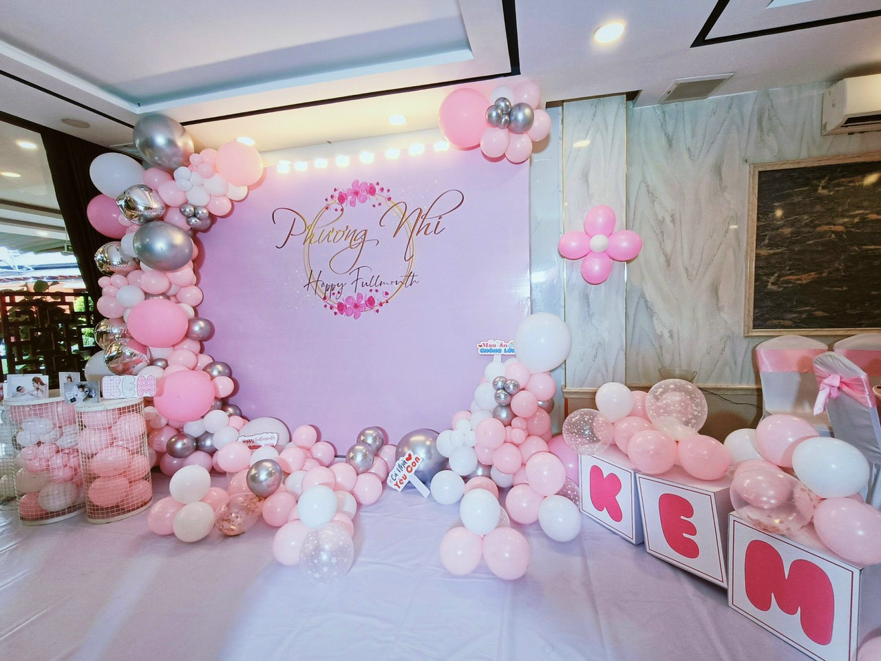 Thôi nôi dễ thương bé gái Thôi nôi dễ thương bé gái