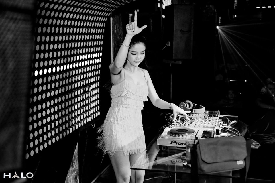 Quay phim chụp hình lưu giữ kỷ niệm sự kiện 