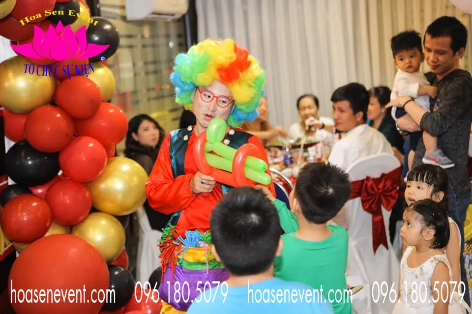 Chú Hề bong bóng vui đùa cùng bé Chú Hề bong bóng vui đùa cùng bé