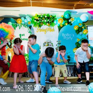 Chú hề hoạt náo các trò chơi tiệc thiếu nhi