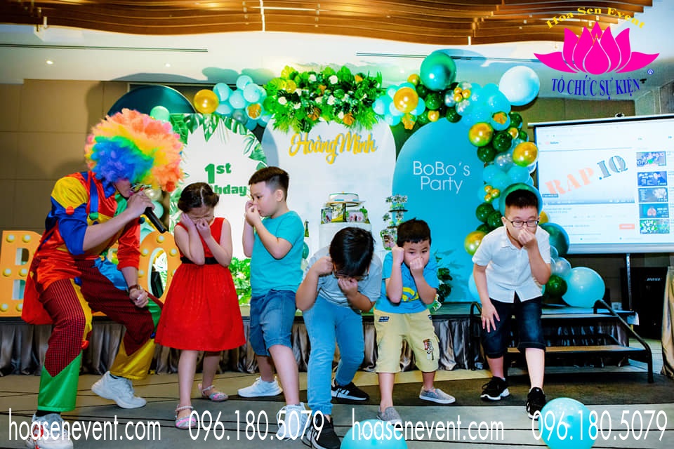 Chú hề hoạt náo các trò bữa tiệc sinh nhật