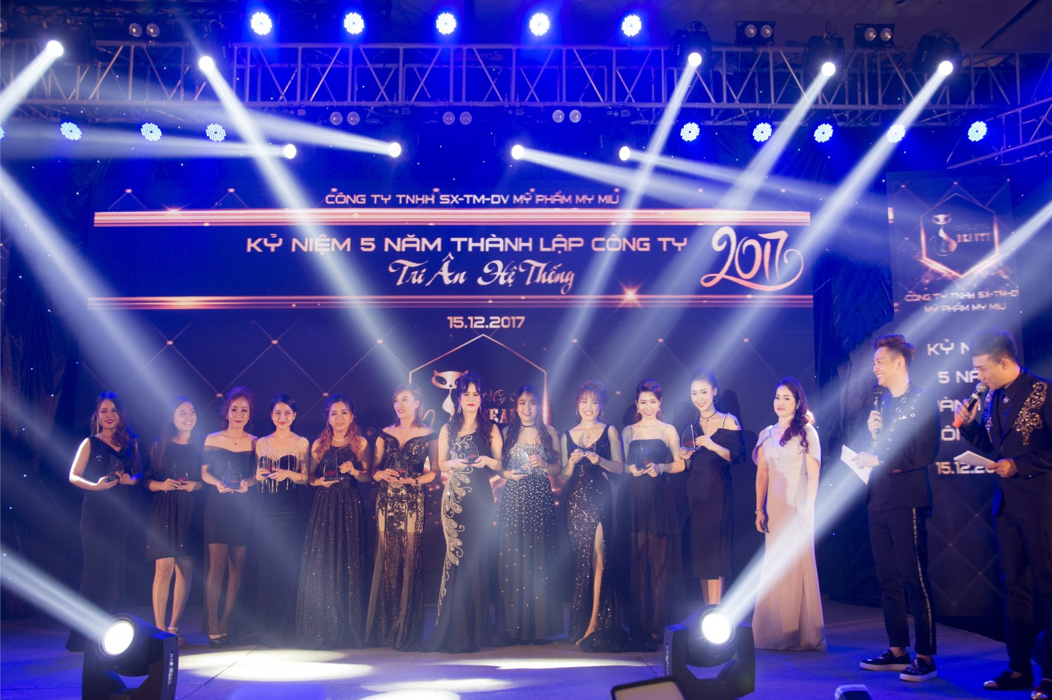 Tổ chức lễ kỹ niệm thành lập công ty