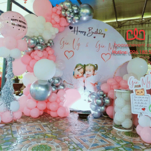 Mẫu trang trí thôi nôi và sinh nhật 2 chị em