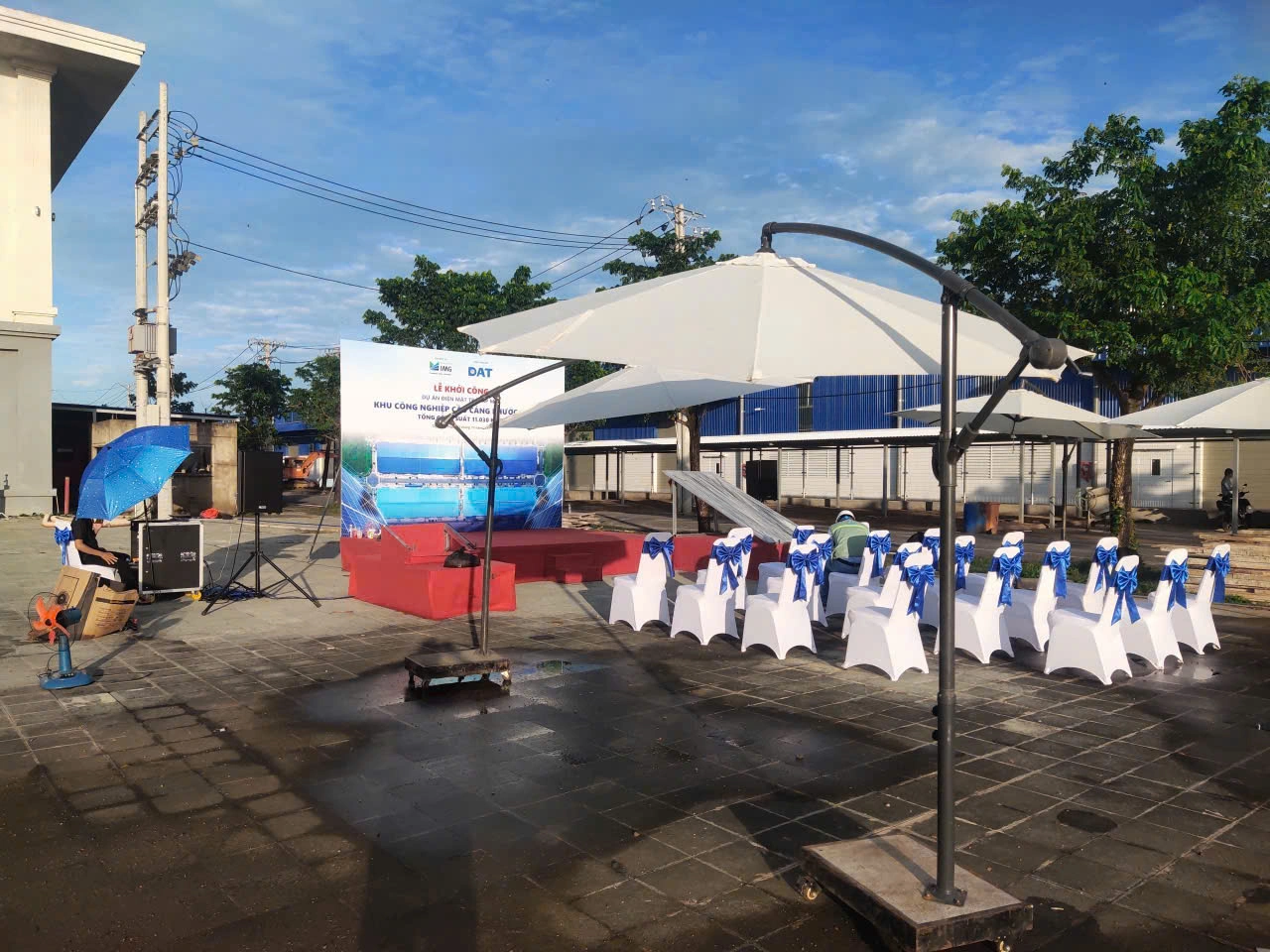 Tổ chức lễ khởi công nhà máy điện 