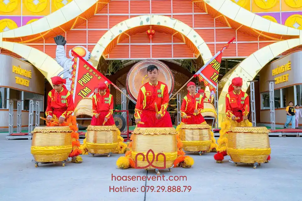 Đánh trống hội khai mạc chương trình đầu năm
